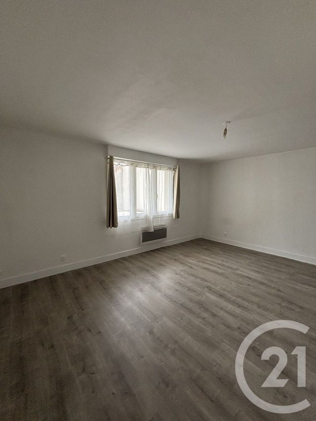 Appartement F1 à louer - 1 pièce - 30.4 m2 - BOULEURS - 77 - ILE-DE-FRANCE - Century 21 A.S.M.